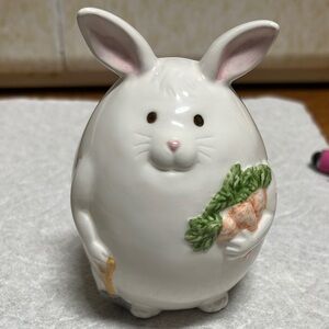 1998 YH Vtg Porcelain Round Bunny Excellent condition